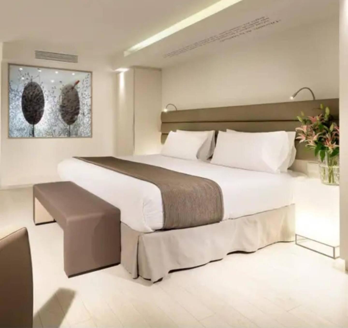 Alexa Host Hostal *